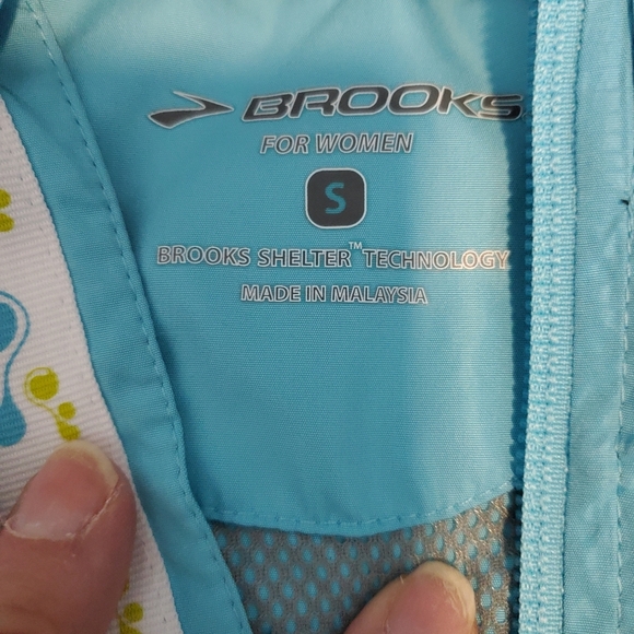 Brooks Running Turquoise And White Sleeveless Zip-Up Vest Size Small - Picture 4 of 12